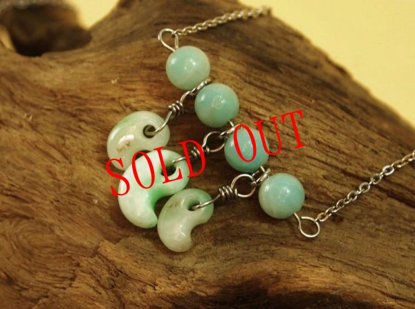 画像6: 超小型ヒスイ勾玉三連ペンダント(サージカルステンレス製チェーン仕様） (6)