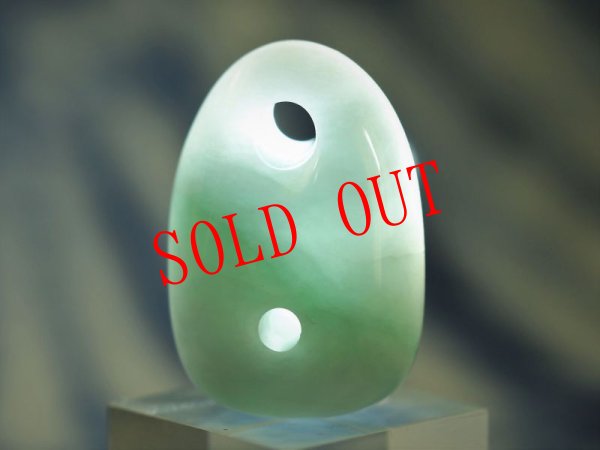 画像2: 牡牛座線刻ヒスイ石笛（ペンダント仕様・指孔付き） (2)