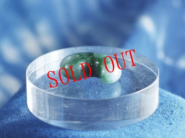 画像9: 極上糸魚川ヒスイ定形勾玉 (9)