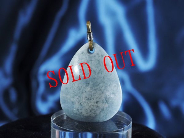 画像9: 渦巻紋線刻青ヒスイ石笛（ペンダント仕様・指孔付き） (9)