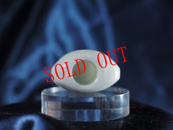 画像8: 渦巻紋線刻ヒスイ石笛「くり坊」（ペンダント仕様・指孔付き） (8)