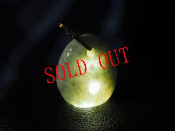 画像15: 縄文風線刻ヒスイ石笛（直孔・ペンダントタイプ） (15)