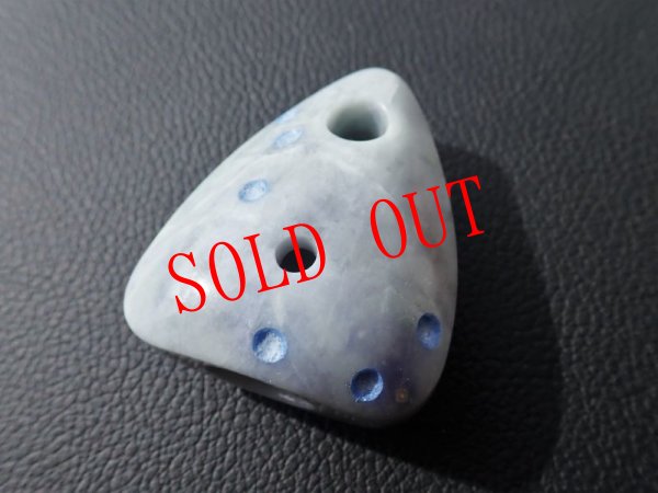 画像3: 北斗七星線刻彩色ラベンダーヒスイ石笛（ペンダント仕様・指孔付き）売約済 (3)