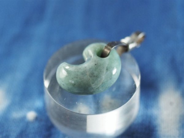 画像6: ヒスイ超小型勾玉（ペンダントトップ） (6)