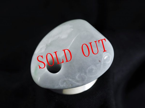 画像3: Knobさんモデル改逆ロケット状底・円弧カット線刻白ヒスイ石笛（ペンダント仕様） (3)