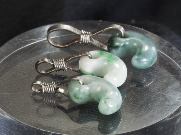 画像12: 2020年秋版　ヒスイ超小型勾玉ペンダント（参考品） (12)