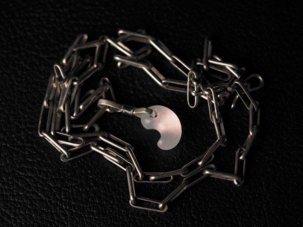 画像10: 極上琅玕質ヒスイ超小型勾玉（ホピチェーン支給品・参考品） (10)