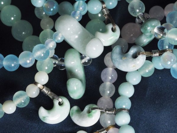 画像8: 青ヒスイ製超小型勾玉バングル (8)