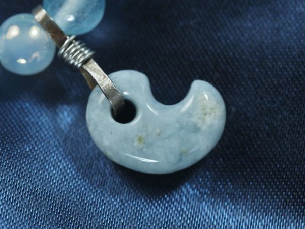 画像3: 青ヒスイ製超小型勾玉バングル (3)