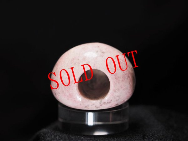 画像2: ピンクヒスイ石笛「さくら餅」（Knobさん孔仕様・円弧カット） (2)