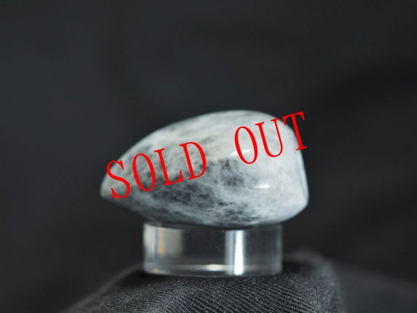 画像8: ハートっぽい黒ヒスイ石笛（Knobさん孔） (8)