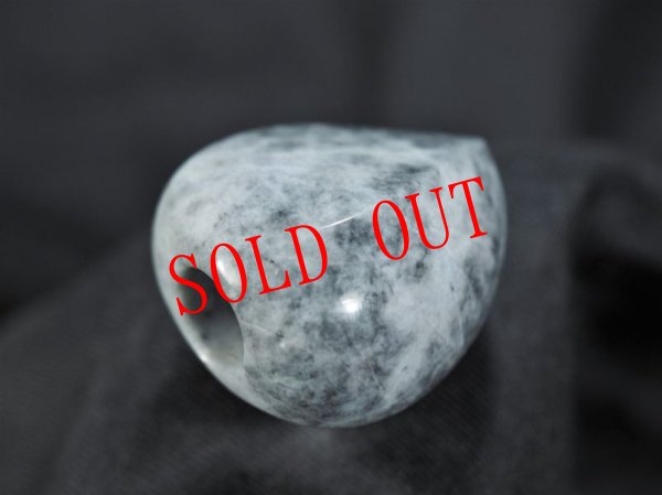 画像4: ハートっぽい黒ヒスイ石笛（Knobさん孔） (4)