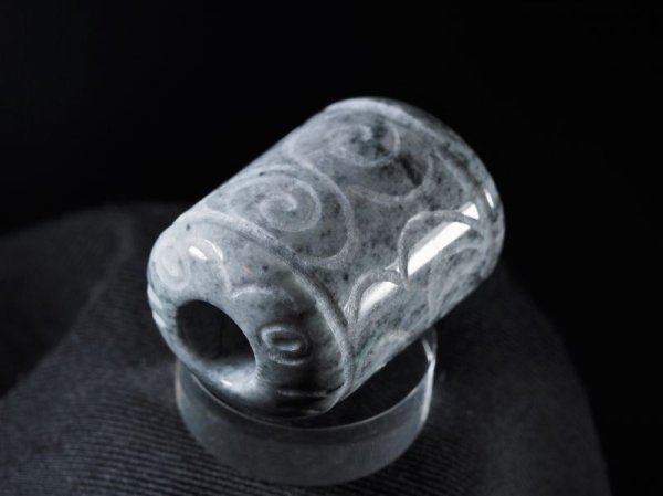 画像6: 顔面付き注口土器「あんぐり君」黒ヒスイ紋線刻石笛（円柱状孔・指孔付き） (6)