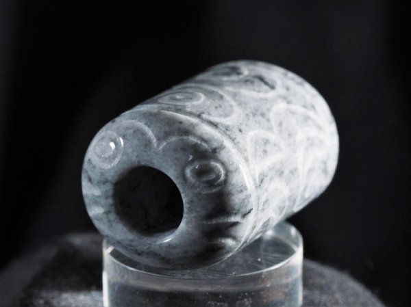 画像3: 顔面付き注口土器「あんぐり君」黒ヒスイ紋線刻石笛（円柱状孔・指孔付き） (3)