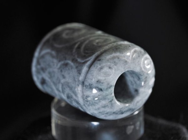 画像16: 顔面付き注口土器「あんぐり君」黒ヒスイ紋線刻石笛（円柱状孔・指孔付き） (16)