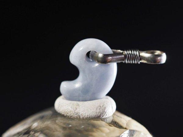 画像6: ラベンダーヒスイ超小型勾玉（ペンダントトップ） (6)