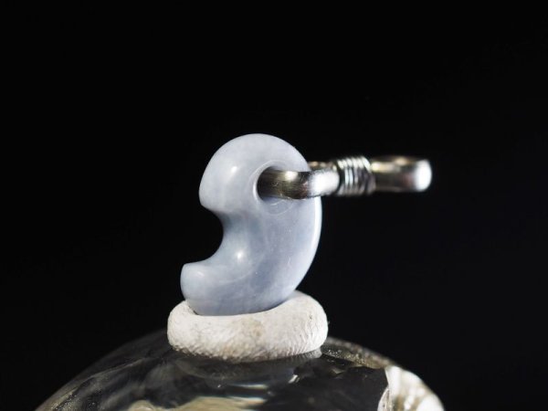 画像8: ラベンダーヒスイ超小型勾玉（ペンダントトップ） (8)