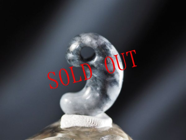 画像3: 黒ヒスイ定形勾玉 (3)