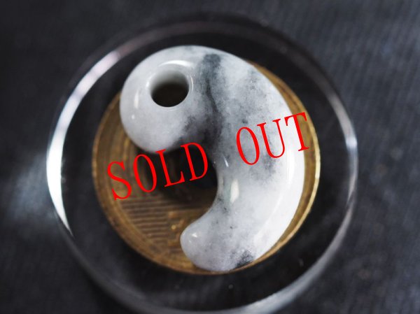 画像4: 黒ヒスイ定形勾玉（22mmサイズ） (4)