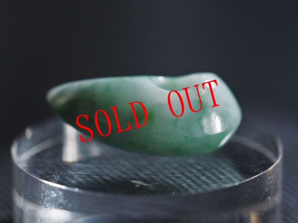 画像9: 極上ヒスイ　牙玉形ペンダント (9)