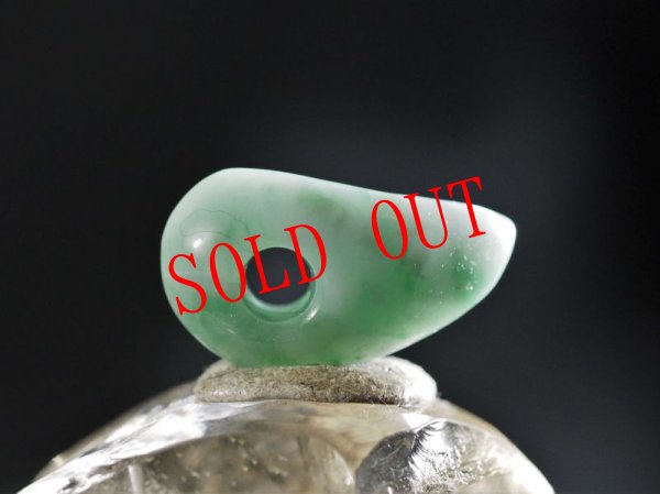 画像5: 極上ヒスイ　牙玉形ペンダント (5)