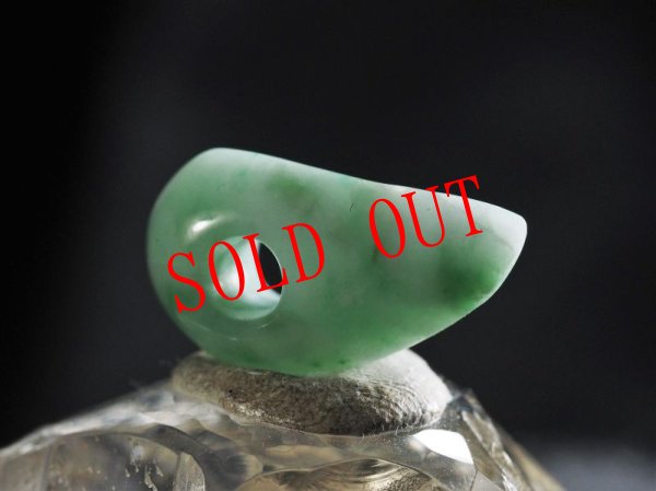 画像7: 極上ヒスイ　牙玉形ペンダント (7)