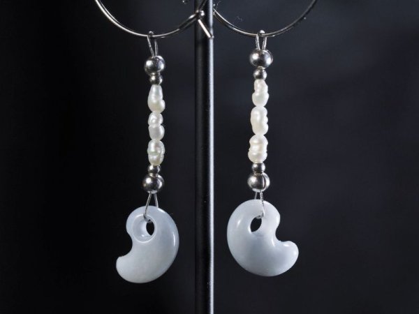 画像4: 「卑弥呼の勾玉ピアス」ラベンダーヒスイ勾玉リングピアス (4)