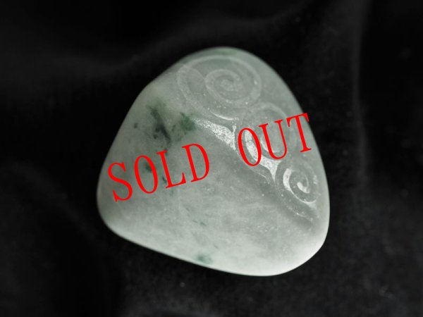 画像18: 「三宝」ヒスイ螺旋紋線刻石笛（Knobさん孔+ラッパ状吹き孔+U字吹き口仕様） (18)