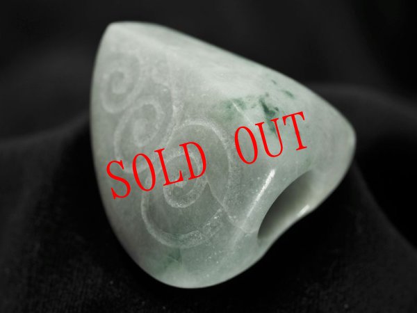 画像16: 「三宝」ヒスイ螺旋紋線刻石笛（Knobさん孔+ラッパ状吹き孔+U字吹き口仕様） (16)