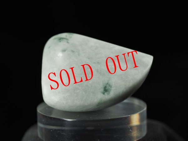 画像8: 「三宝」ヒスイ螺旋紋線刻石笛（Knobさん孔+ラッパ状吹き孔+U字吹き口仕様） (8)