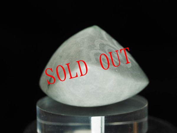 画像9: 「三宝」ヒスイ螺旋紋線刻石笛（Knobさん孔+ラッパ状吹き孔+U字吹き口仕様） (9)