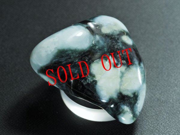 画像2: 「珠玉」形圧砕ヒスイ石笛（Knobさん孔+ラッパ状吹き孔仕様） (2)