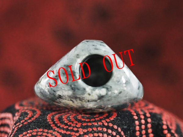 画像5: 三色黒ヒスイ螺旋紋線刻大珠形石笛（円筒状孔・ペンダント仕様・指孔付き） (5)