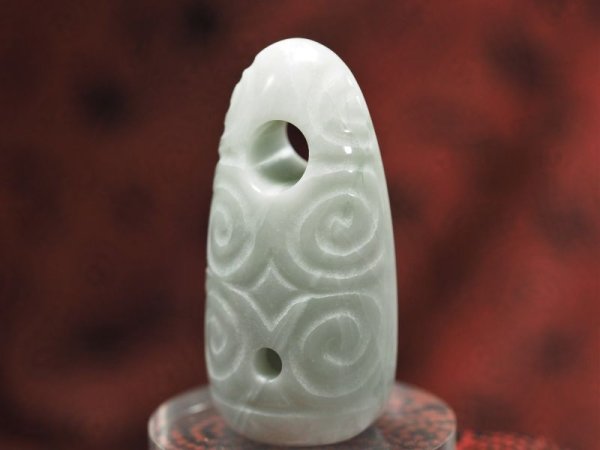 画像6: 「THE亀ヶ岡」螺旋紋線刻白系ヒスイ石笛（指孔付き・円柱状孔・ペンダント仕様） (6)
