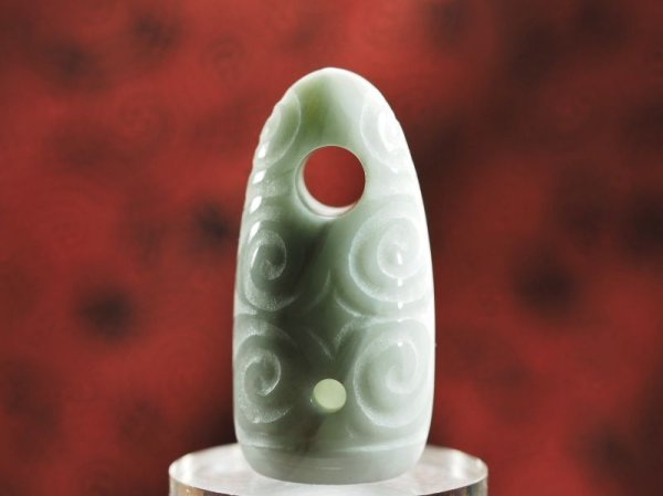 画像3: 「THE亀ヶ岡」螺旋紋線刻白系ヒスイ石笛（指孔付き・円柱状孔・ペンダント仕様） (3)