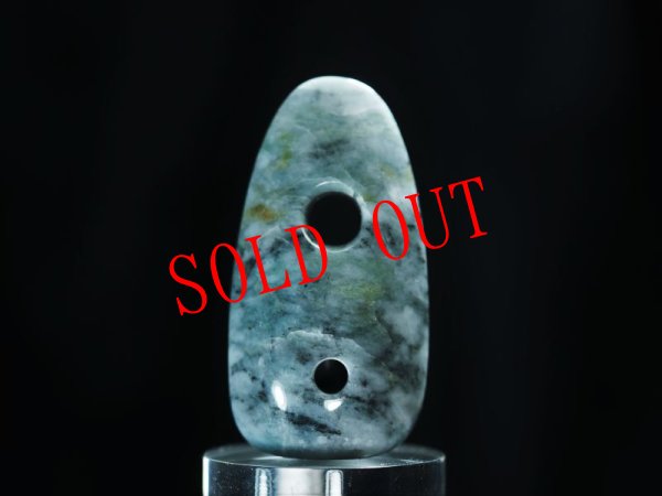 画像2: 三色黒ヒスイ大珠形石笛（円筒状孔・ペンダント仕様・指孔付き） (2)