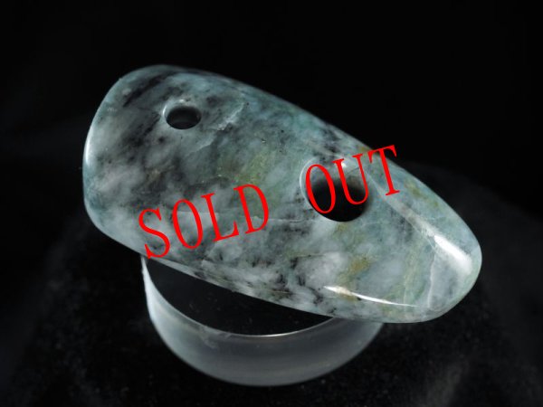 画像8: 三色黒ヒスイ大珠形石笛（円筒状孔・ペンダント仕様・指孔付き） (8)