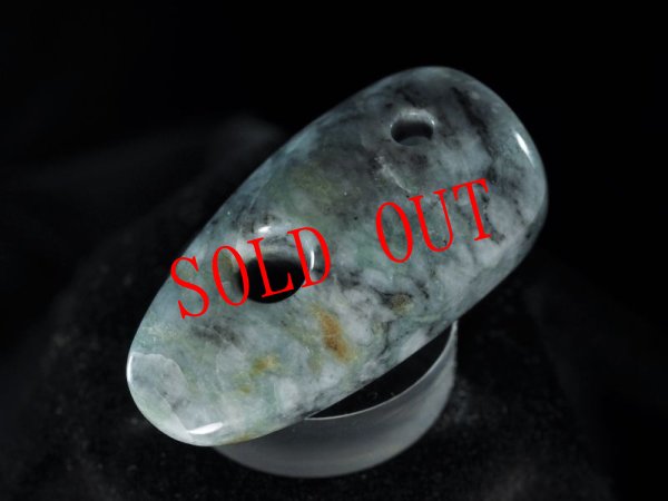 画像9: 三色黒ヒスイ大珠形石笛（円筒状孔・ペンダント仕様・指孔付き） (9)