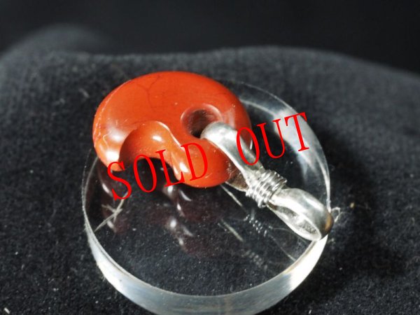 画像4: 赤碧玉超小型勾玉「卑弥呼ミニ」（ペンダントトップ） (4)