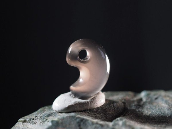 画像6: 黒曜石　超小型勾玉（13mmサイズ・ペンダントトップ） (6)