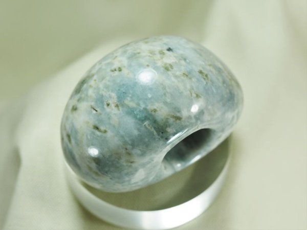 画像2: かわいい青ヒスイ石笛（石笛Knobさんモデル・民族楽器コイズミ扱い） (2)