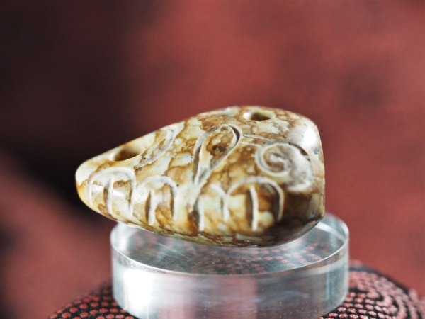 画像5: 顔面把手付き深鉢モデル線刻石笛（姫川薬石製・円柱状孔・指孔付き・ペンダント仕様） (5)