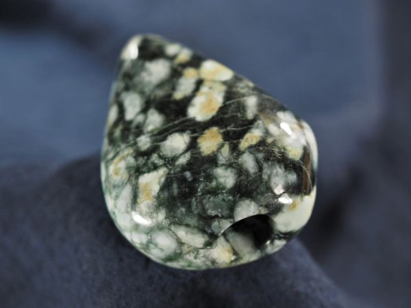 画像7: 横吹き対応「珠玉」形圧砕ヒスイ石笛（ラッパ状拡幅・Knobさん孔仕様・原石支給注文品） (7)