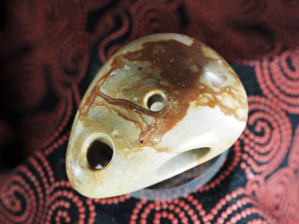 画像1: ひょっとこっぽい姫川薬石製石笛（円柱状孔・ペンダント仕様・指孔付き） (1)