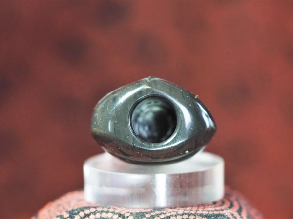 画像8: 渦巻き文線刻・大珠風縄文デザイン石笛（無斑結晶安山岩製・指孔付き・円柱状孔・ペンダント仕様） (8)