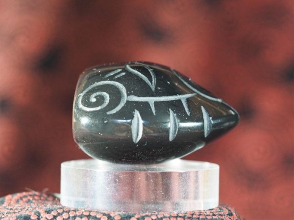 画像4: 顔面把手付き深鉢モデル縄文デザイン石笛（無斑結晶安山岩製・指孔付き・円柱状孔・ペンダント仕様） (4)