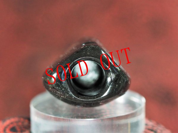 画像4: 渦巻き文線刻・縄文デザイン石笛（蛇紋岩製・指孔付き・円柱状孔・ペンダント仕様） (4)