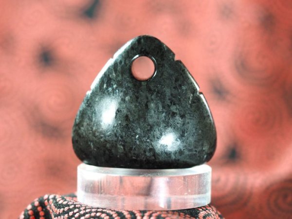 画像5: 顔面把手付き深鉢モデル縄文デザイン石笛（蛇紋岩製・指孔付き・円柱状孔・ペンダント仕様） (5)