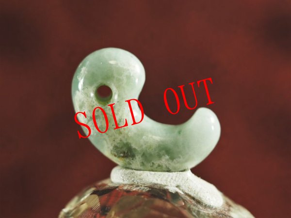 画像10: 「ヒミコ」極上ヒスイ弥生形勾玉（28mmサイズ・希少ヒスイなため値段はお問い合わせください） (10)