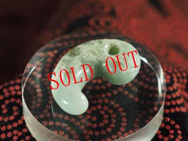 画像6: 「ヒミコ」極上ヒスイ弥生形勾玉（28mmサイズ・希少ヒスイなため値段はお問い合わせください） (6)